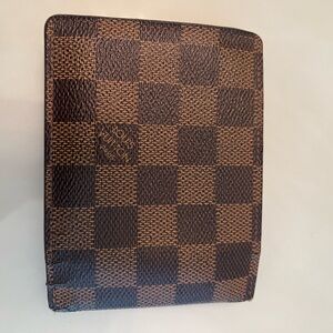 Authentic Men’s used Louis Vuitton wallet